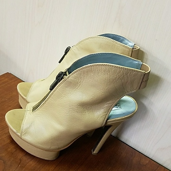 H by Halston. Heels size 8.5 - Picture 2 of 8